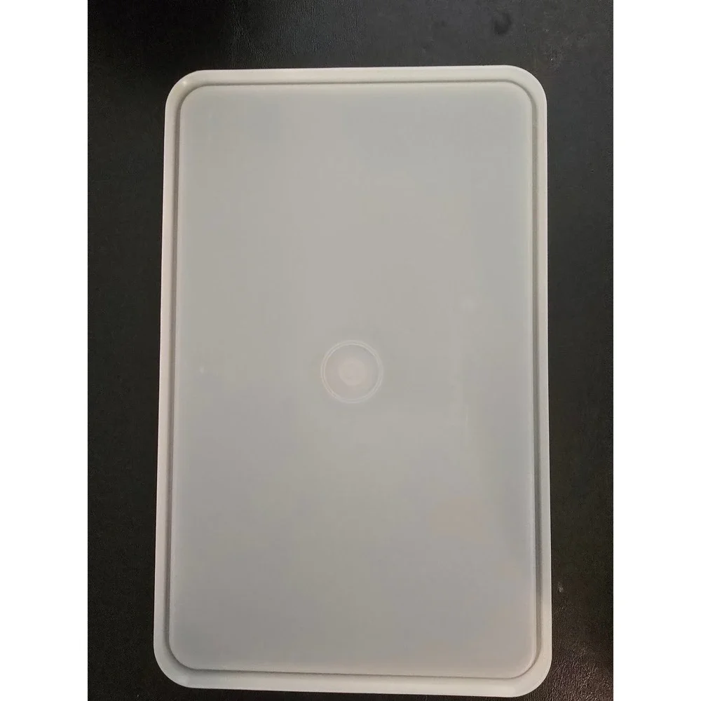 Tupperware Hot Dog Keeper with White/clear Lid